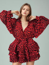 Robe courte à revers et à simple boutonnage